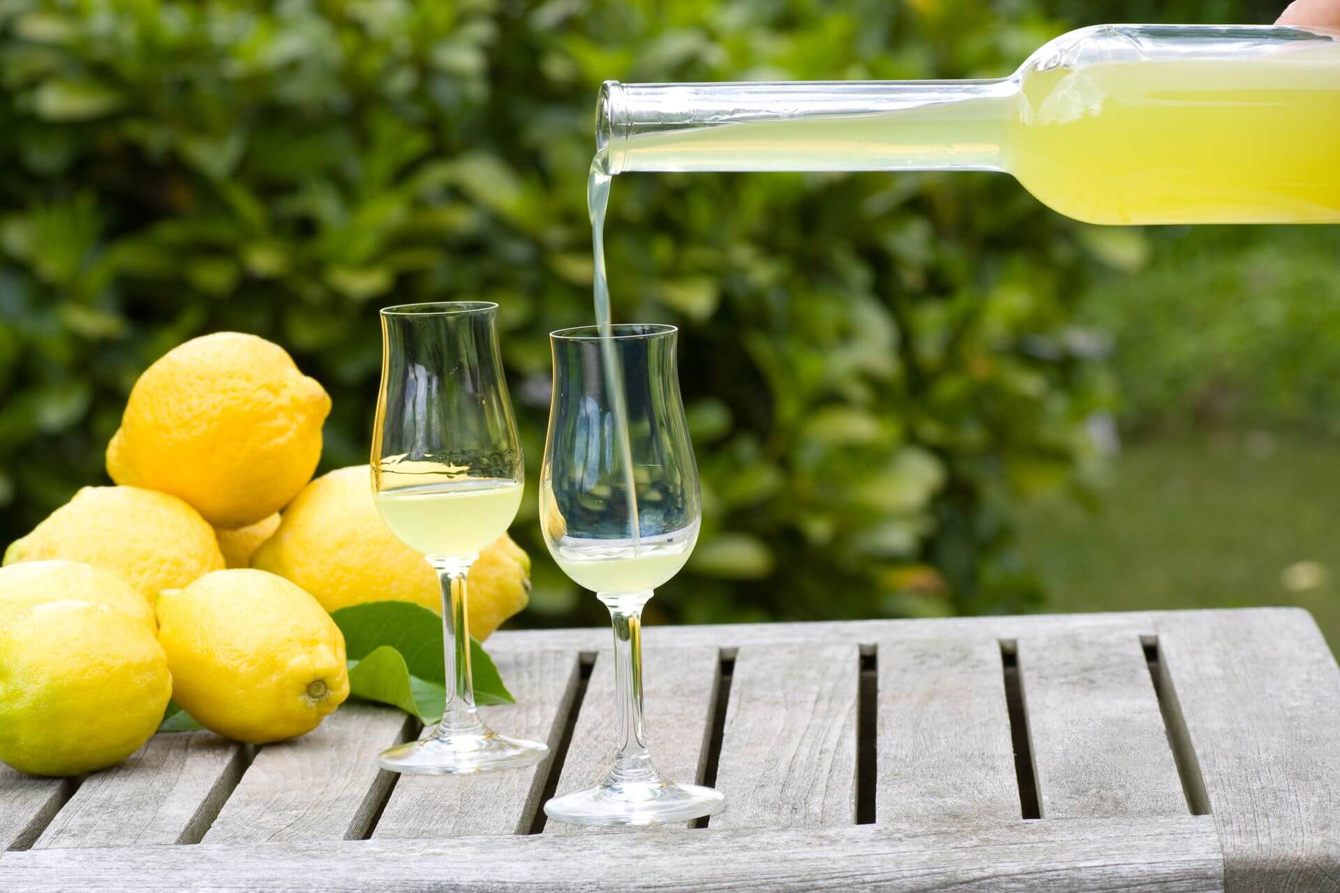 limoncello liqueur rome italy drinks