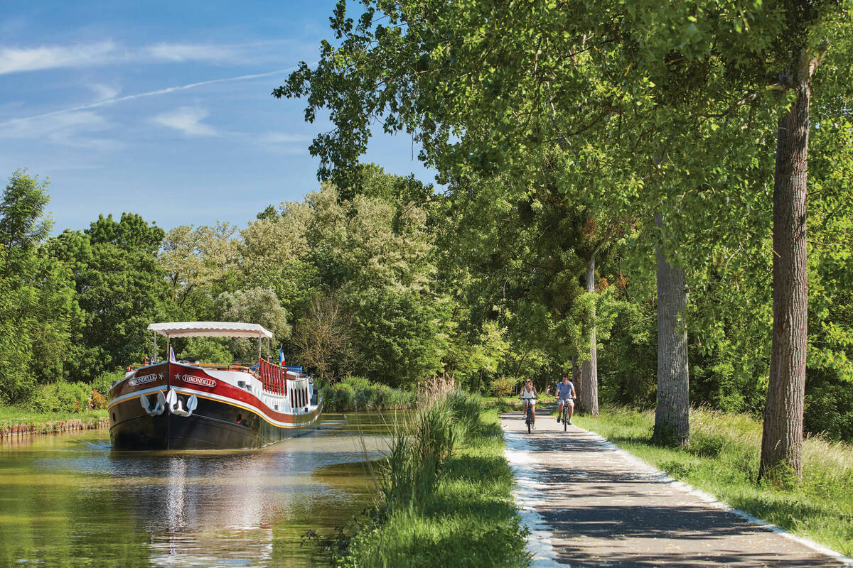 Belmond-luxury-river-barge