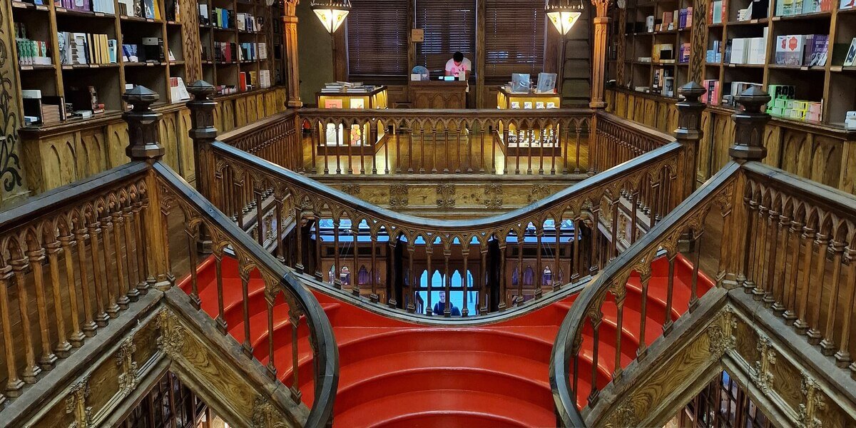 Livraria Lello i one of the most beautiful bookstores in the world