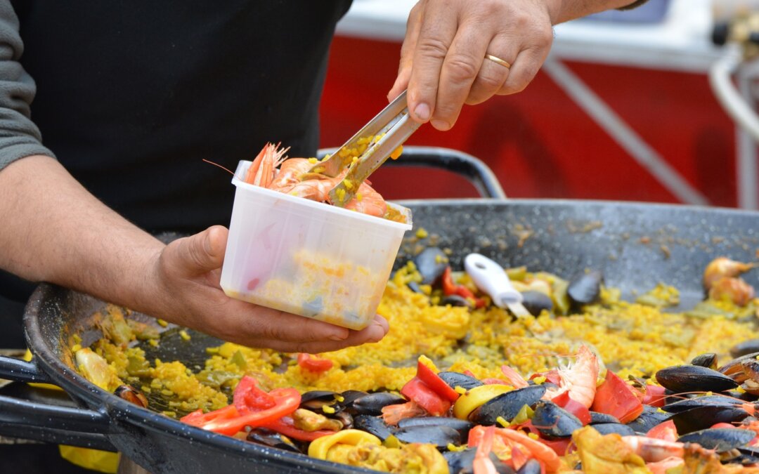 Savoring Valencia’s Iconic Dishes and Drinks